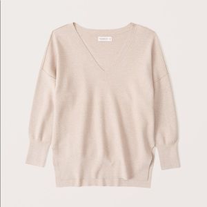 Abercrombie LuxeLoft Oversized Legging-Friendly V-Neck Sweater cream size small